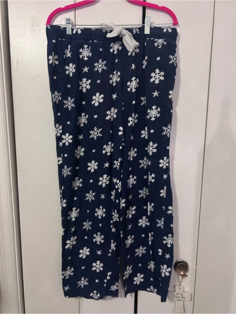 aerie Navy and White Snowflake Pajama Joggers